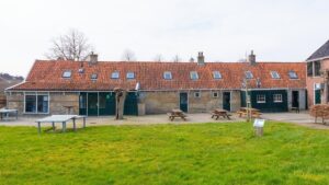 Gemeente steunt plan monumentale knechtenwoningen Zeilschool Het Molenhuis Woudsend