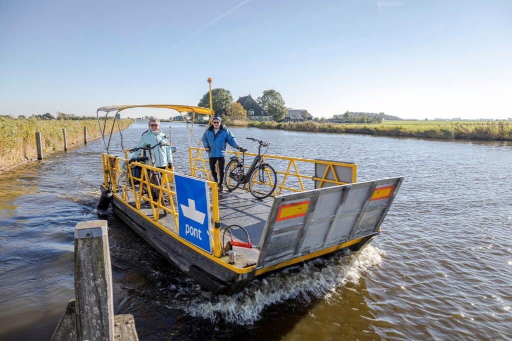 Steeds meer pontjes in Fryslân varen door in november