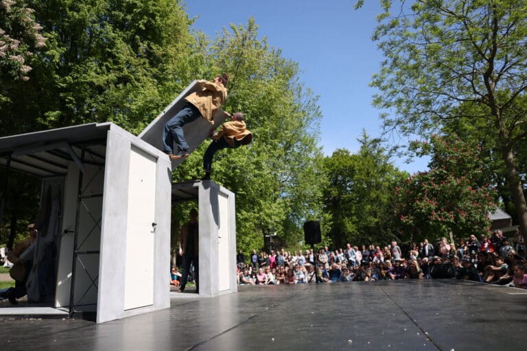 Fries StraatFestival, een cocktail van acts en gretig publiek