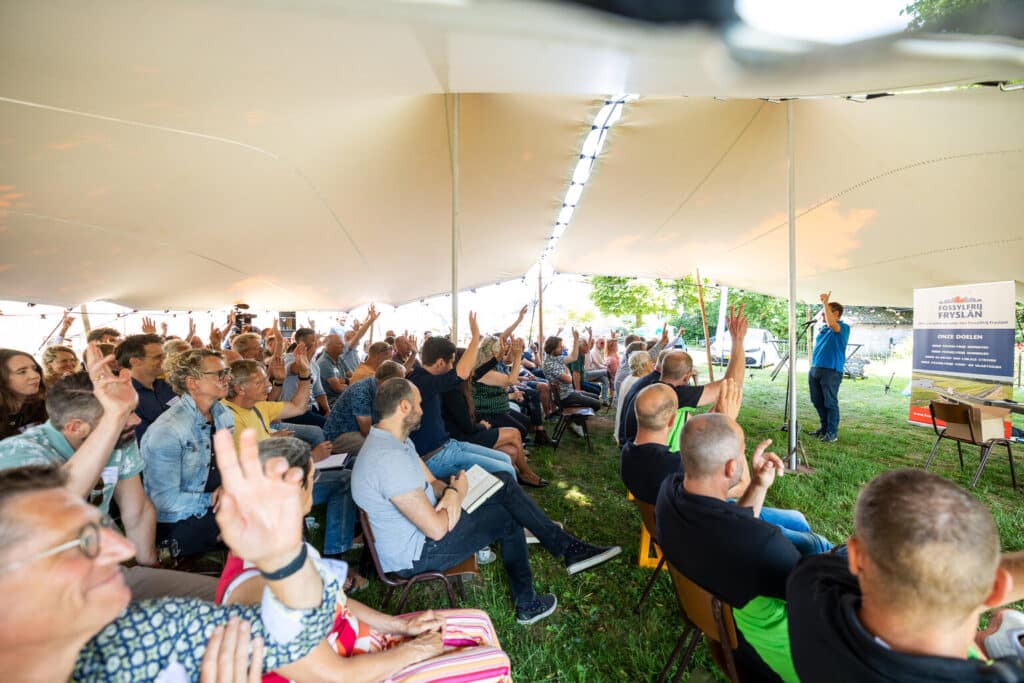 Feestelijke zomerbijeenkomst Freonen en Ús Koöperaasje groot succes