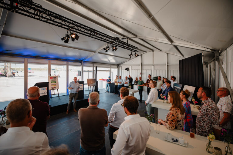 Aannemingsmaatschappij Friso gestart met bouw Nederlands grootste autoverhuurlocatie Schiphol