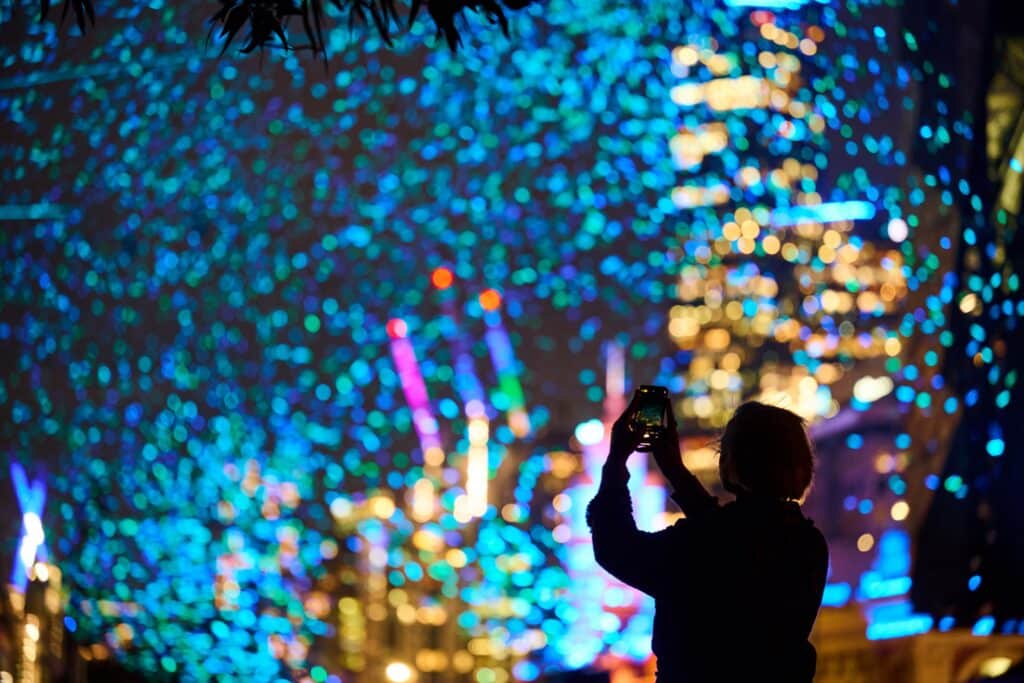 Landelijke première organische vuurwerkshow SPARK van Daan Roosegaarde in Leeuwarden
