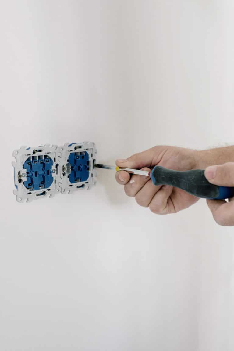 Dit komt er kijken bij een eigen elektricienbedrijf beheren