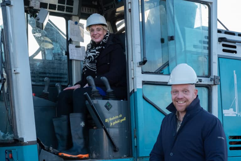 Eerste paal geslagen voor de waterwoningen Wetter Wenje in Middelsee