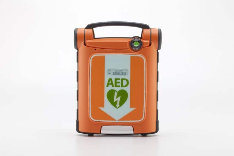 Univé plaatst AED in Harkema