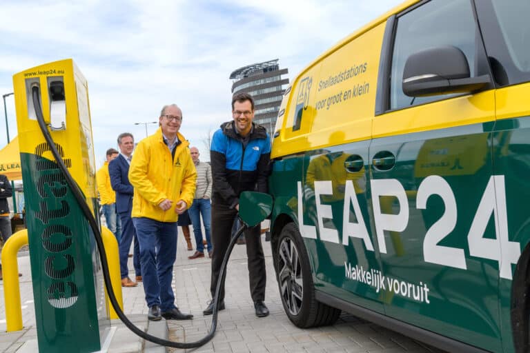 Officiële opening eerste snellaadplein LEAP24 Leeuwarden voor elektrische trucks en bedrijfswagens