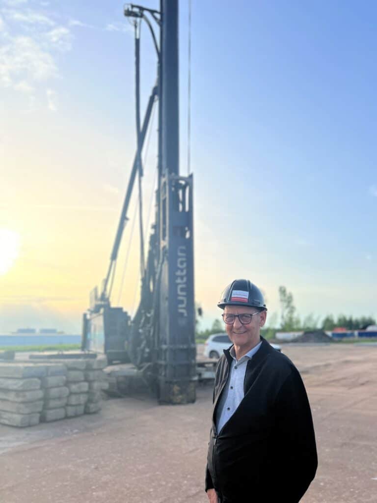 Bakker Transport & Warehousing in Heerenveen start bouwfase 6 en bouwt aan de toekomst.