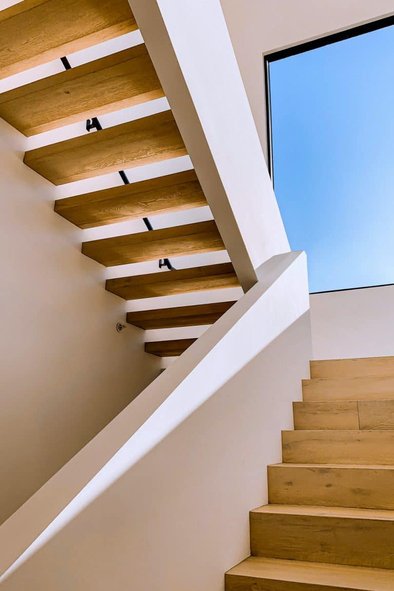 Handige tips voor een vlotte en betaalbare traprenovatie