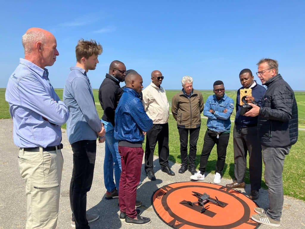Dronedemonstratie Wetterskip voor delegatie uit Mozambique