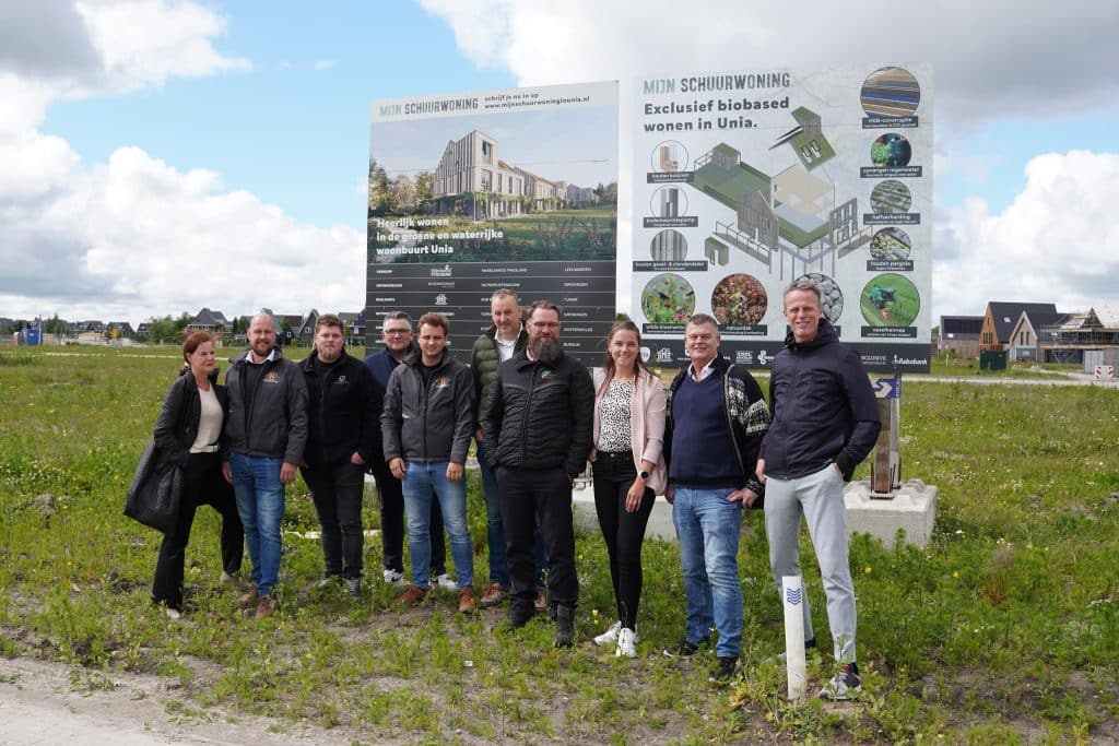 Start bouw gezonde schuurwoningen in Unia, Leeuwarden
