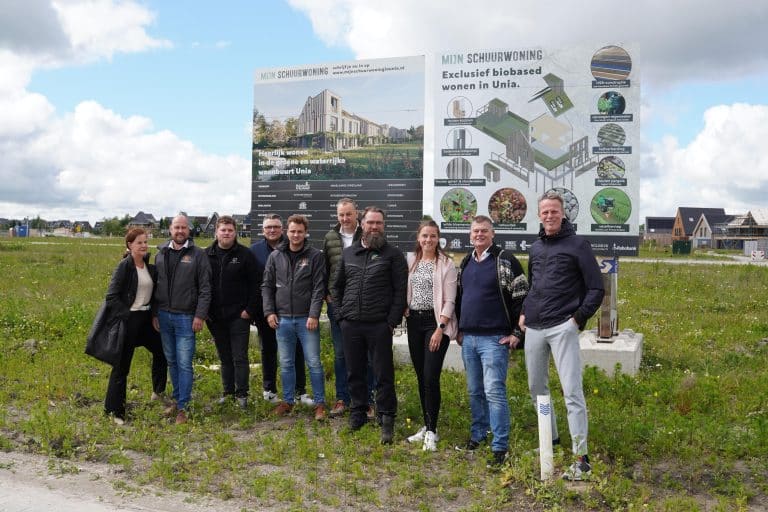 Start bouw gezonde schuurwoningen in Unia, Leeuwarden