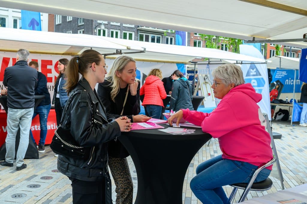 De Banenmarkt is een uniek openlucht-evenement waar meer dan 60 werkgevers aanwezig zijn en ruim 25.000 vacatures