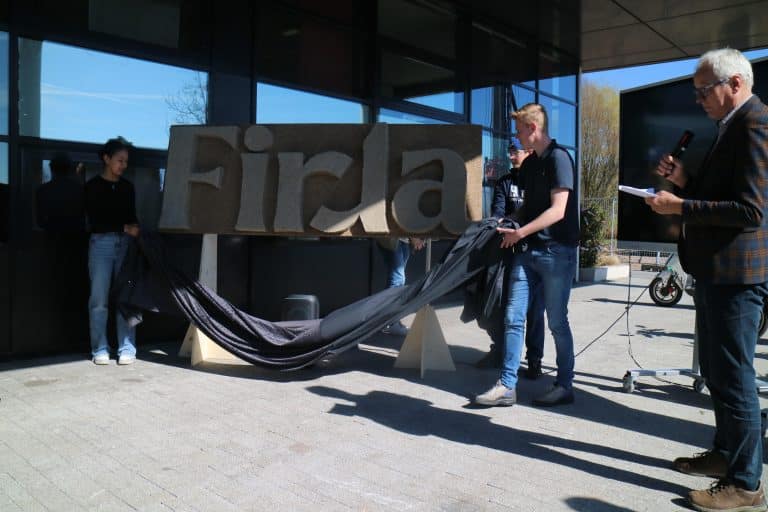 Firda onthult kunstwerk als voorproefje op nieuwbouw in Drachten