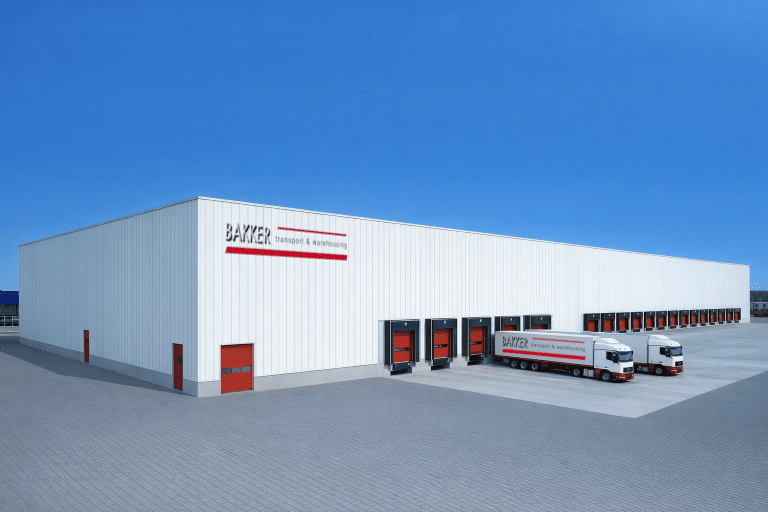 Bakker Transport & Warehousing investeert in de toekomst met uitbreiding van warehouse en modern laadplein.